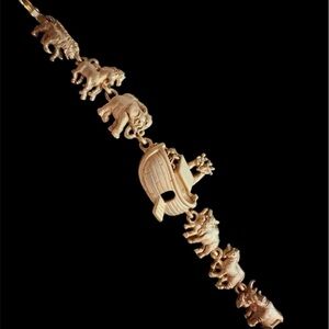 4pcs for $20 in my store‼️ A. J. C. Vintage Gold Tone Noah’s Ark Bracelet 7" NIB